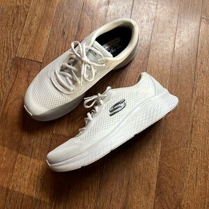 Sketchers White